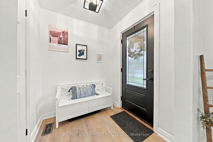 Property Photo:  915 Tanager Avenue  ON L7T 2Y1 