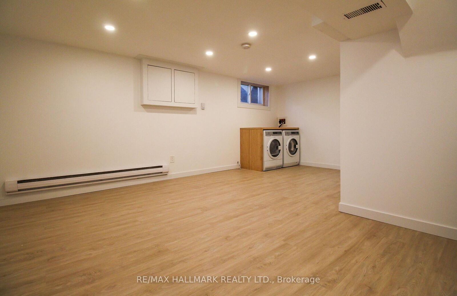 Property Photo:  10 Hamilton Street Lower  ON M4M 2C5 