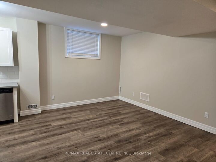 Property Photo:  160 Beck Street Lower  ON N3H 2Y3 