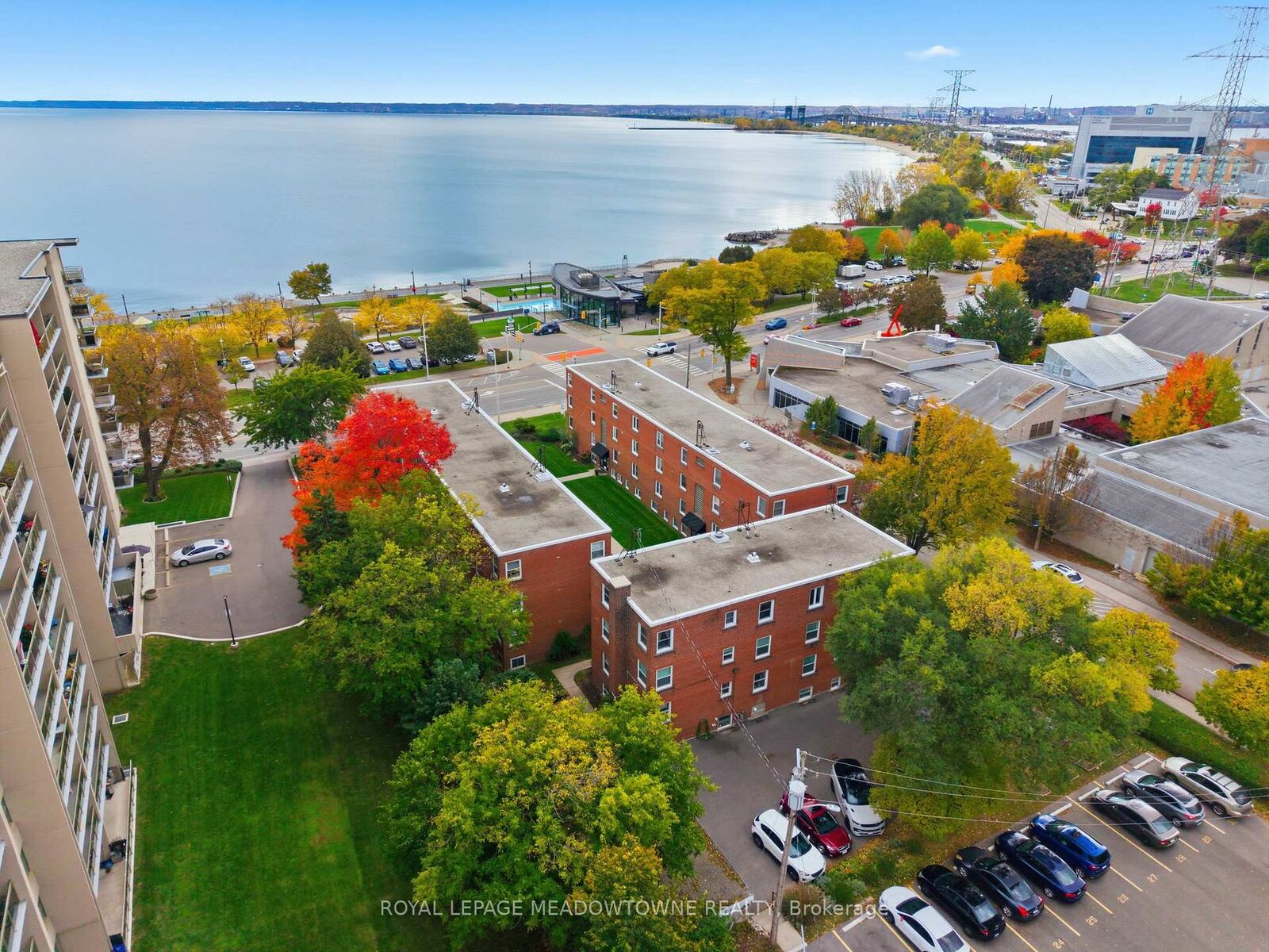 Photo de la propriété:  1351 Lakeshore Road 15  ON L7S 1B1 