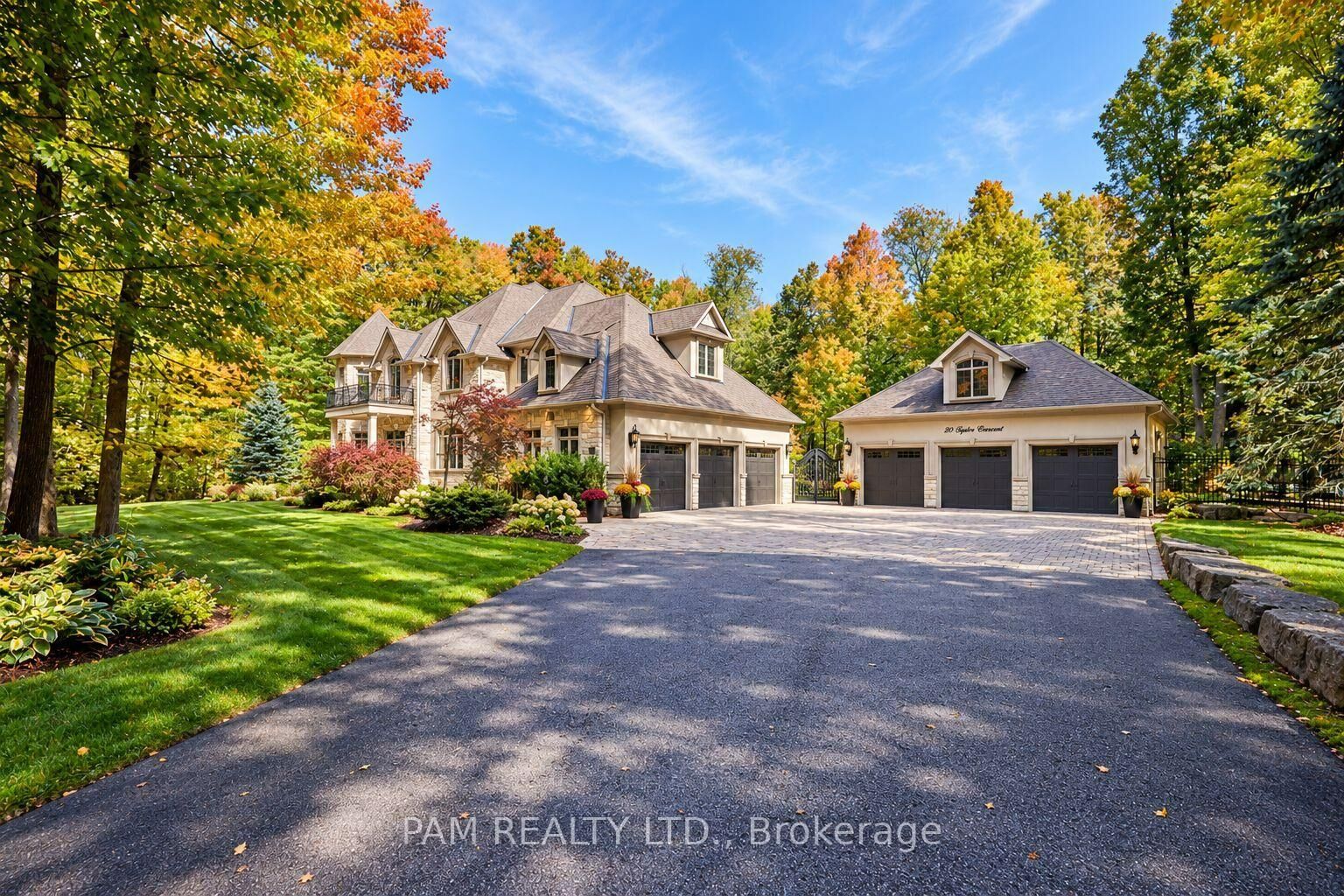 Property Photo:  20 Ogden Crescent  ON L4A 1P9 