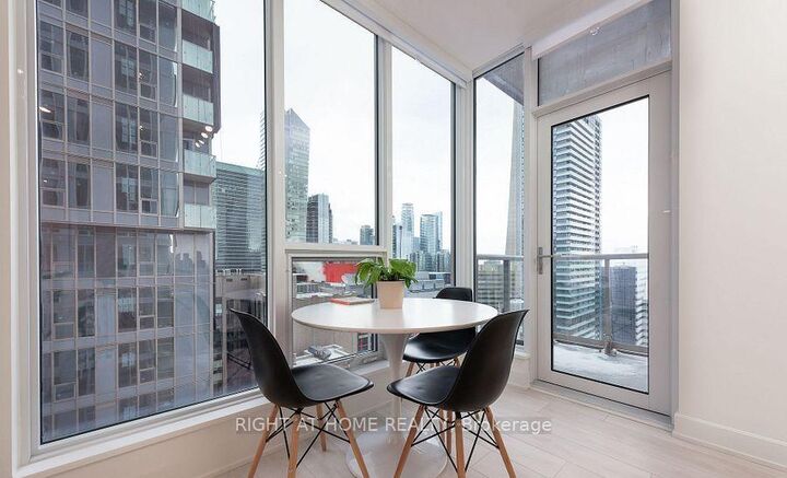 Property Photo:  35 Mercer Street 1916  ON M5V 1H2 