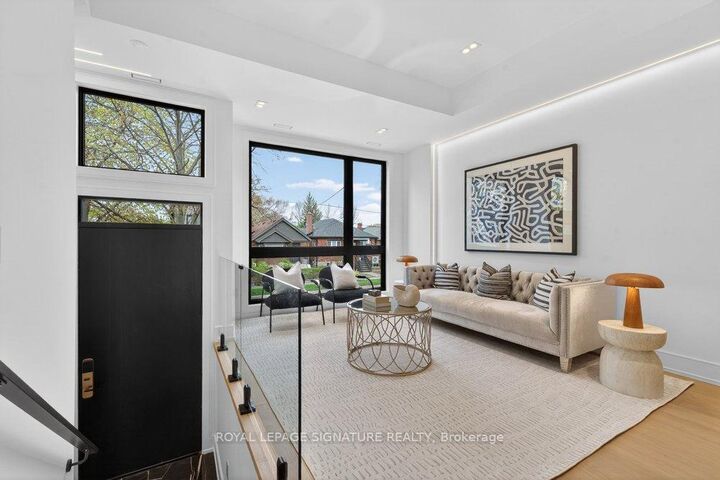 Photo de la propriété:  53 Lesmount Avenue  ON M4J 3V7 