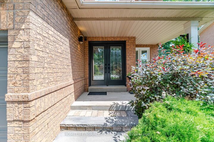 Property Photo:  6089 Carradine Court  ON L5V 2C2 