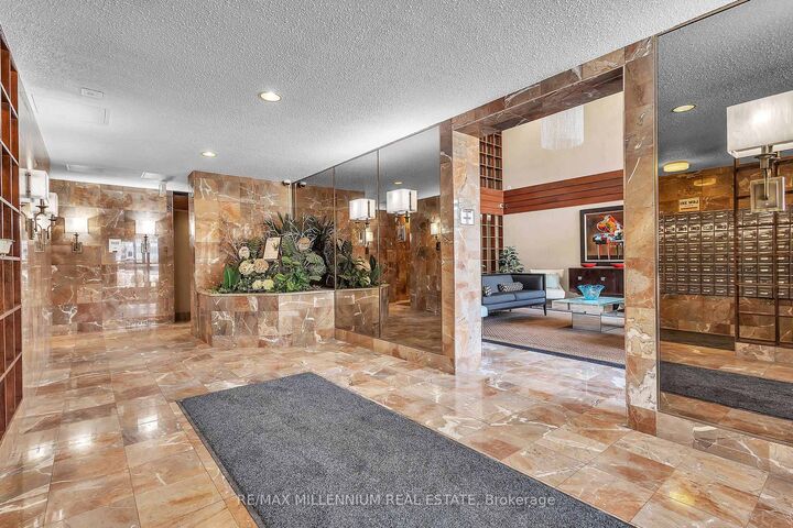 Property Photo:  100 County Court Boulevard 1107  ON L6W 3X1 