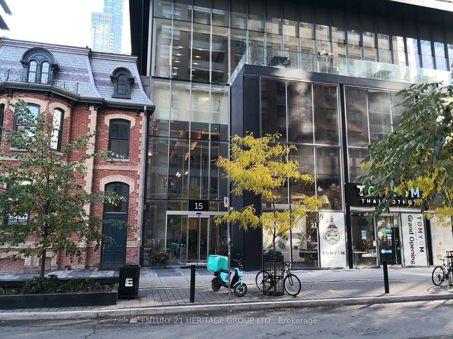 Property Photo:  15 Grenville Street 3907  ON M4Y 1A1 
