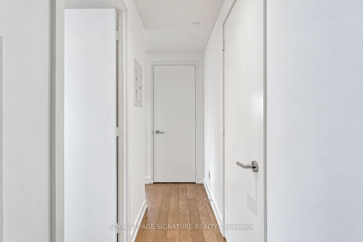 Property Photo: 161 Roehampton Avenue 3604 ON M4P 0C8