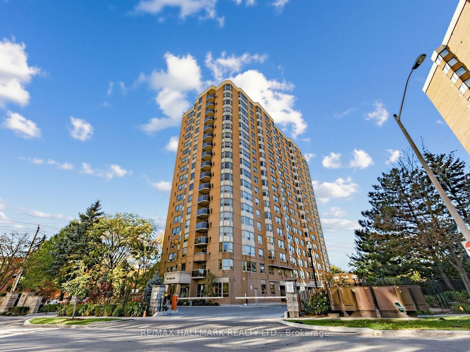 Property Photo:  265 Ridley Boulevard 401  ON M5M 4N8 