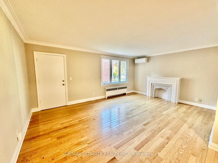 Property Photo:  5 Warwick Avenue 3  ON M6C 1T5 