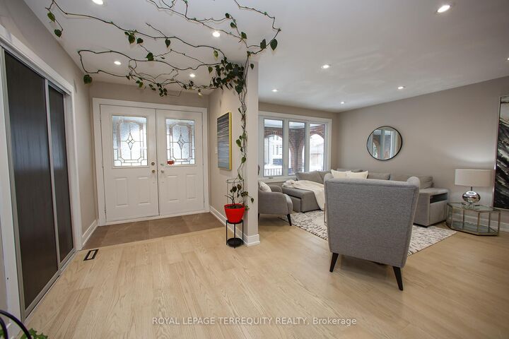 Property Photo:  66 Moore Park Avenue Upper  ON M2M 1M9 