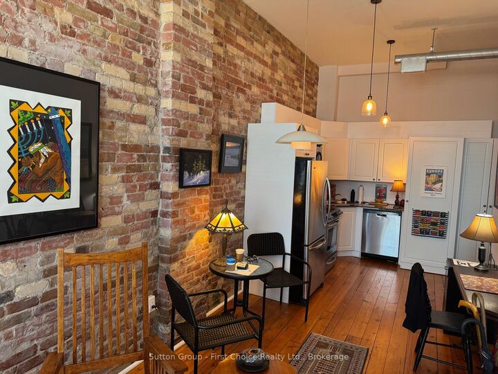 Property Photo:  66 Wellington Street #201  ON N5A 2L2 