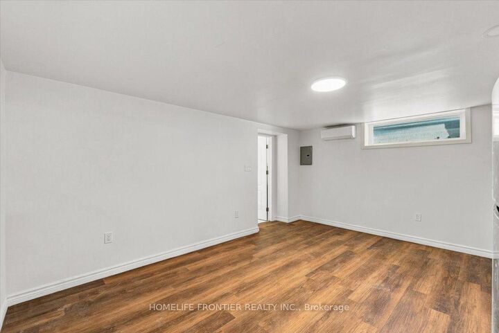 Property Photo:  99 Regent Road 5  ON M3K 1H2 