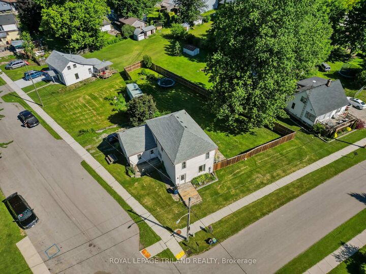 Property Photo:  15 Dundas Street  ON N0L 1Z0 