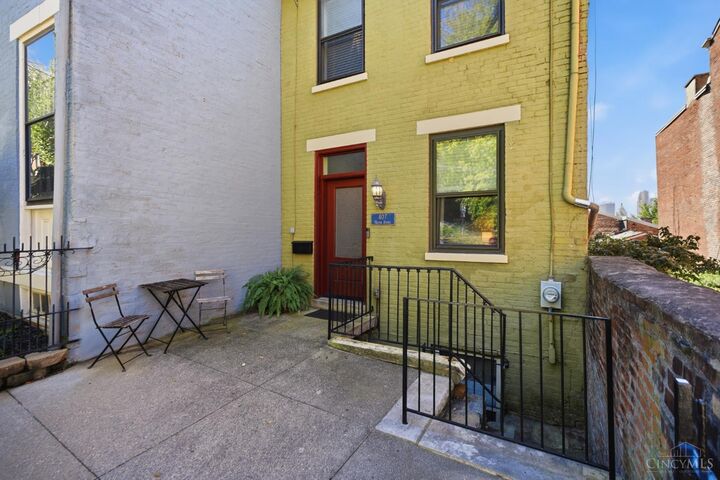 Property Photo:  407 Milton  OH 45202 