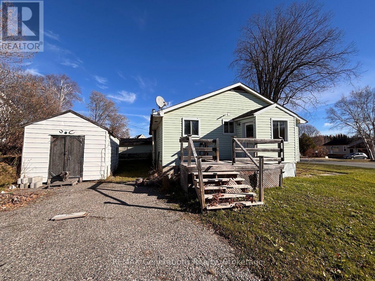 Property Photo:  10 Adjala Avenue  ON P0T 2C0 