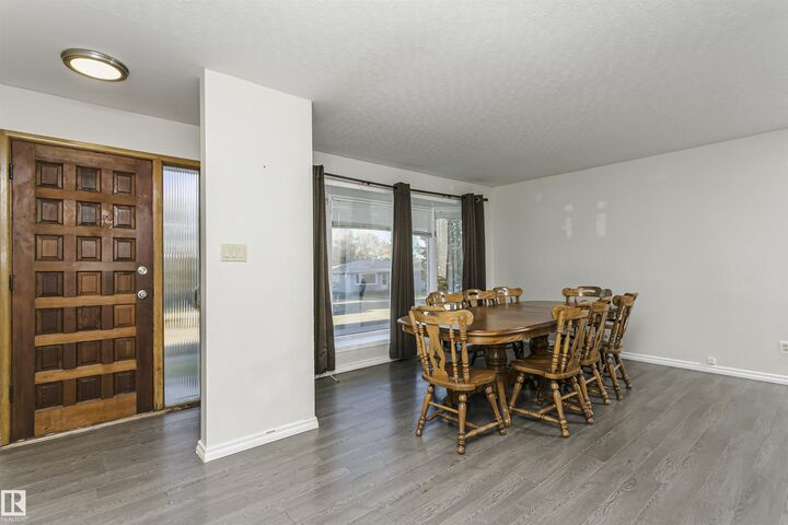 Property Photo:  7 Sheridan Drive  AB T8N 0J1 