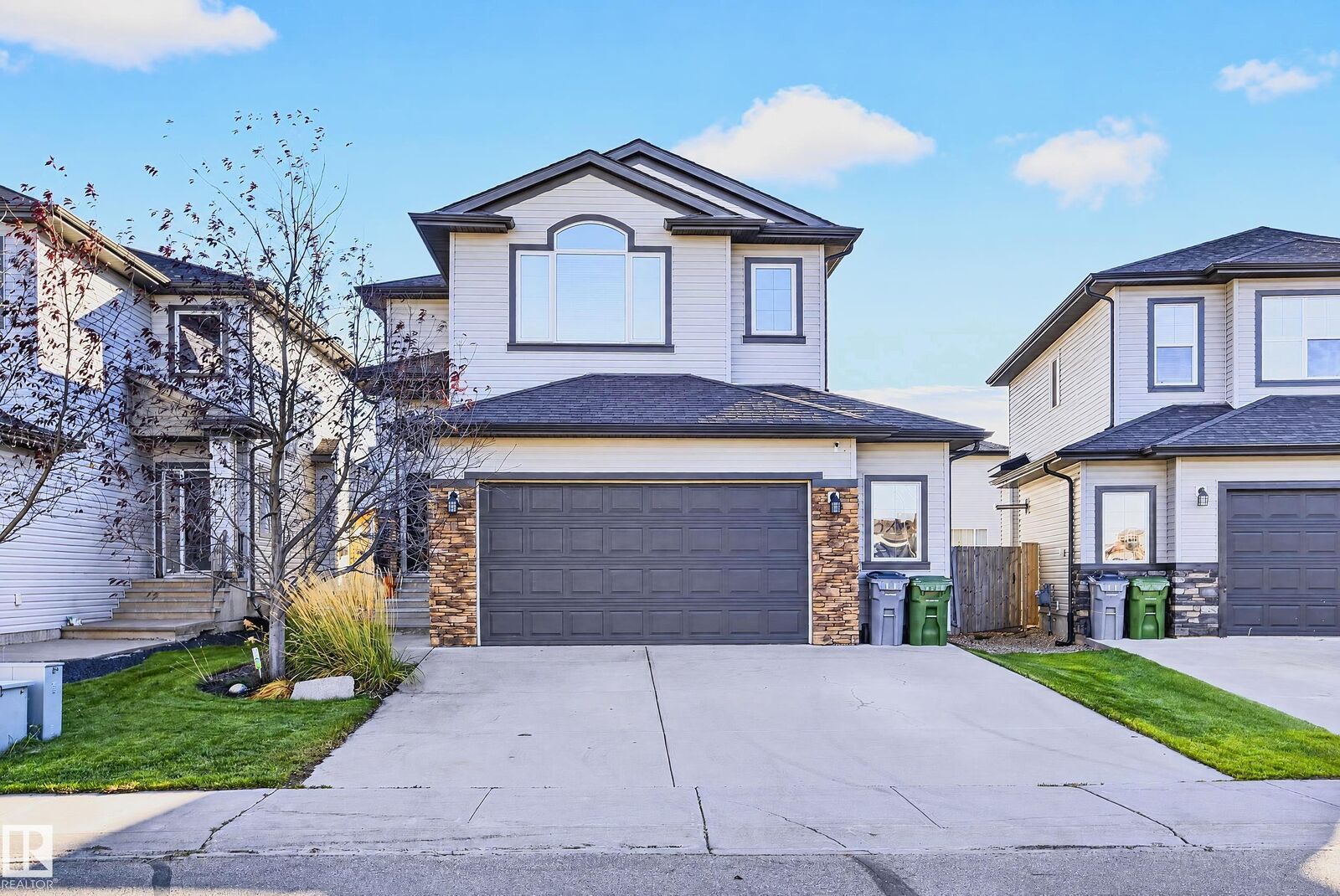 Photo de la propriété:  9609 83 Avenue  AB T8R 0A6 