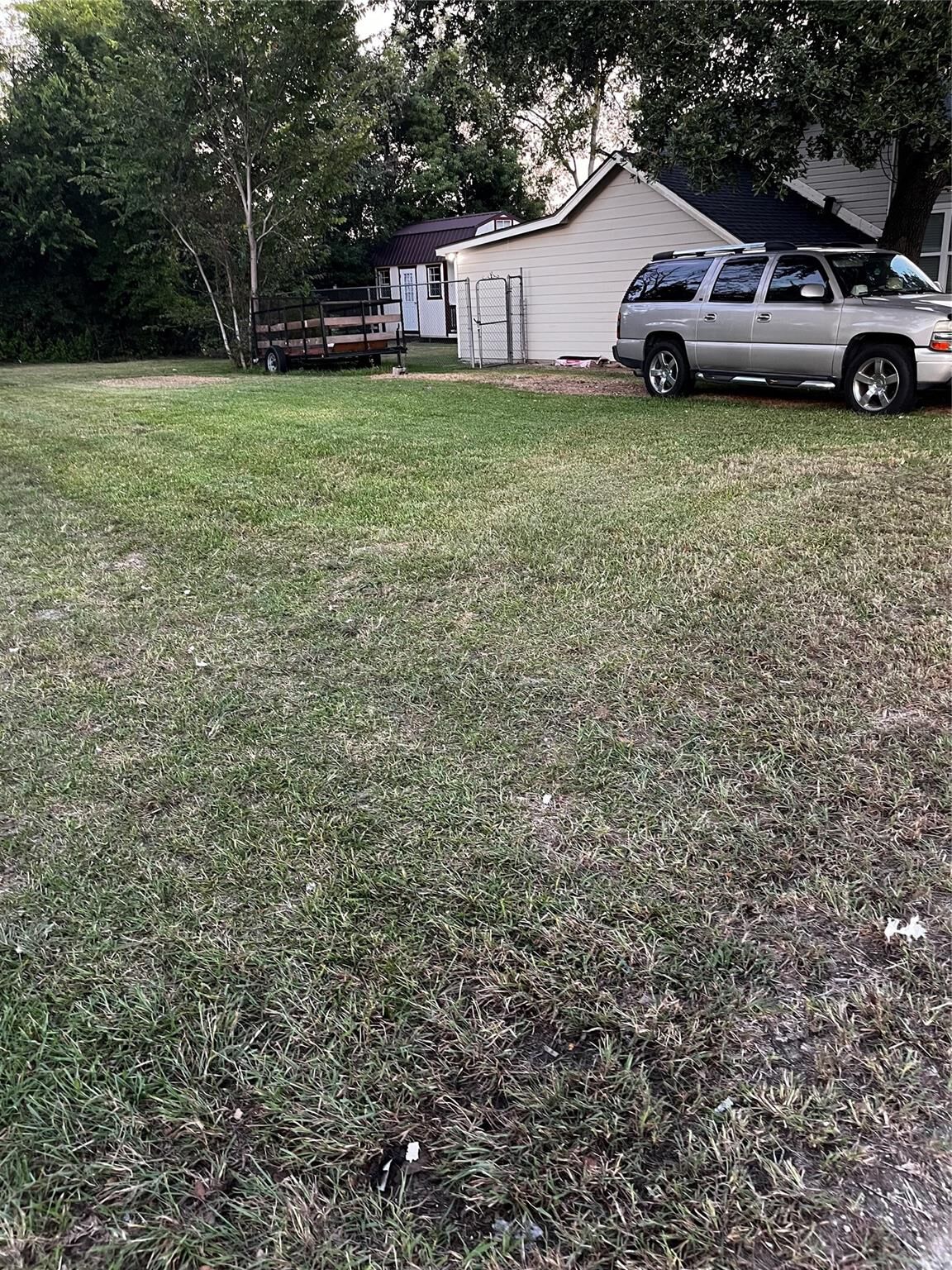 Property Photo: 806 E Fayle St TX 77520
