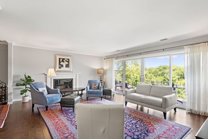 Property Photo:  5 Oak Brook Club Drive P2s  IL 60523 