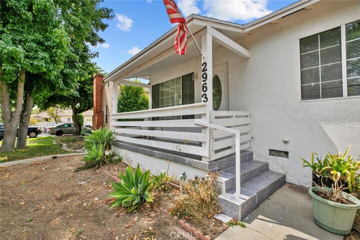 Property Photo:  2963 Canada Boulevard  CA 91208 