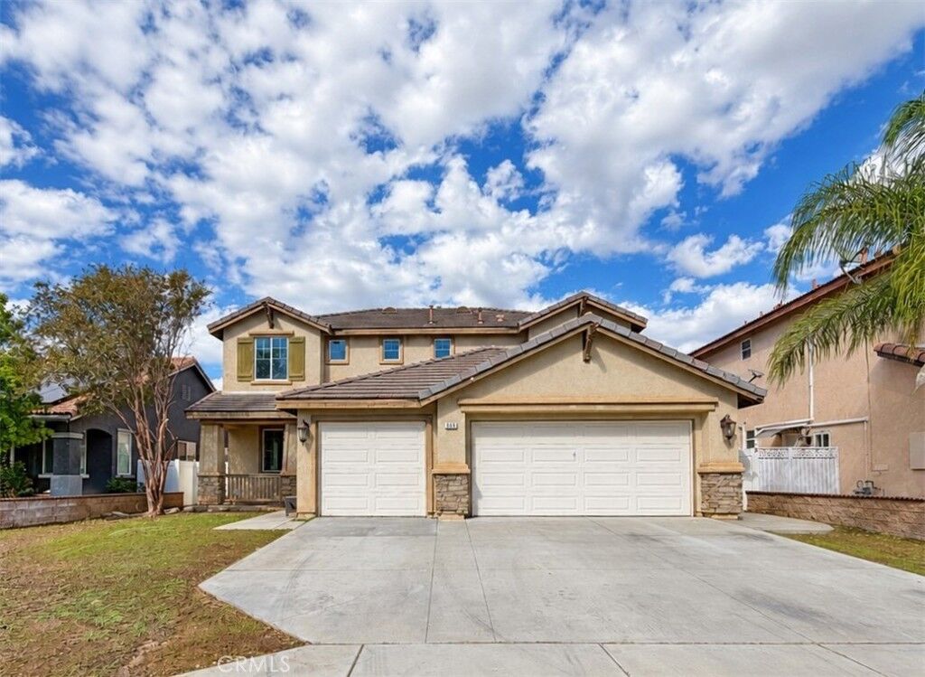 Property Photo: 854 Caden Place CA 92571