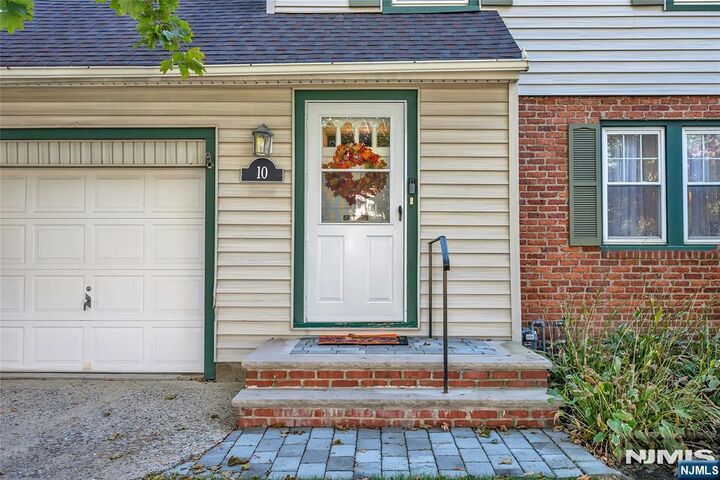 Property Photo:  10 Overlook Terrace  NJ 07003 