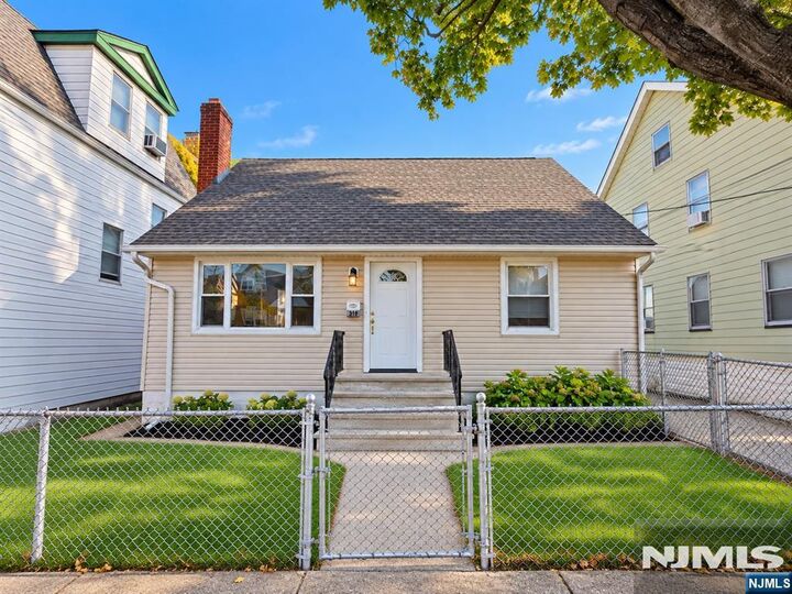 Property Photo:  310 Devon Street  NJ 07032 