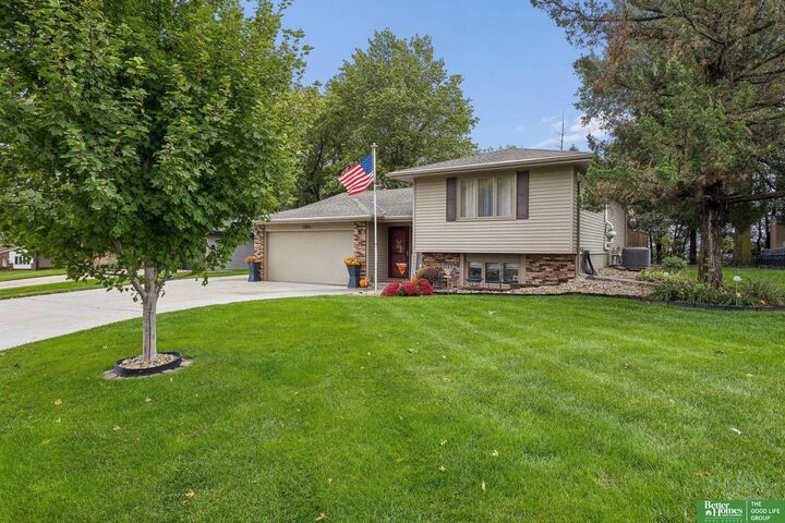 Property Photo:  1305 Elkhorn Drive  NE 68002 