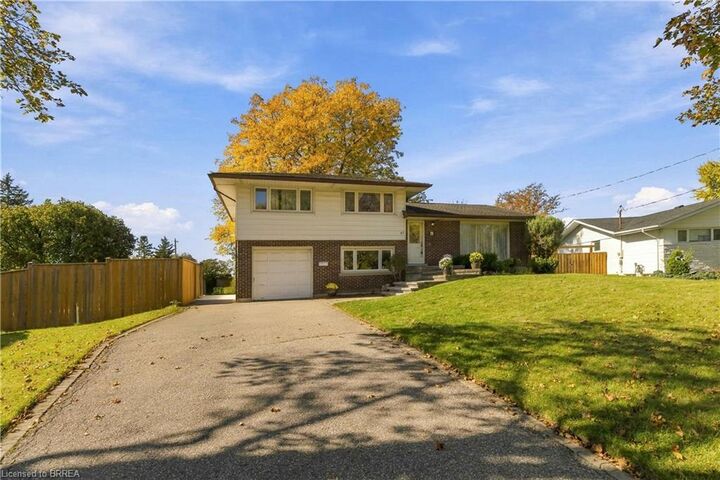 Property Photo:  47 Evergreen Crescent  ON N2M 4J3 
