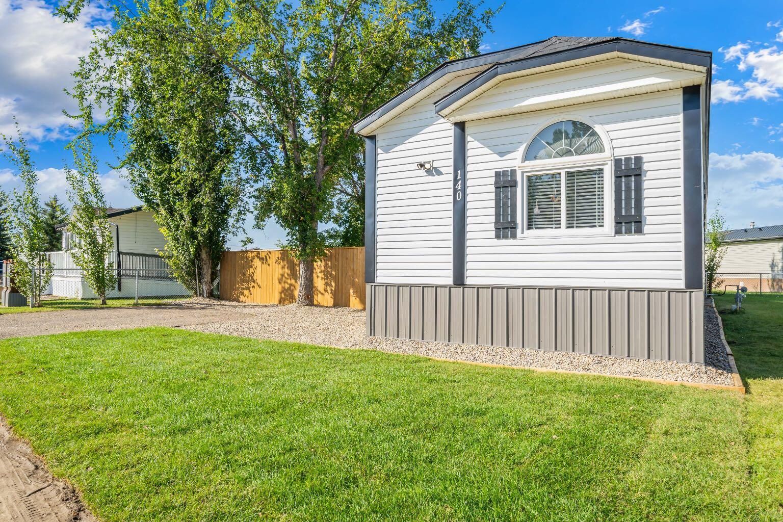 Property Photo:  140 Birch Street W  AB T1R 0A8 