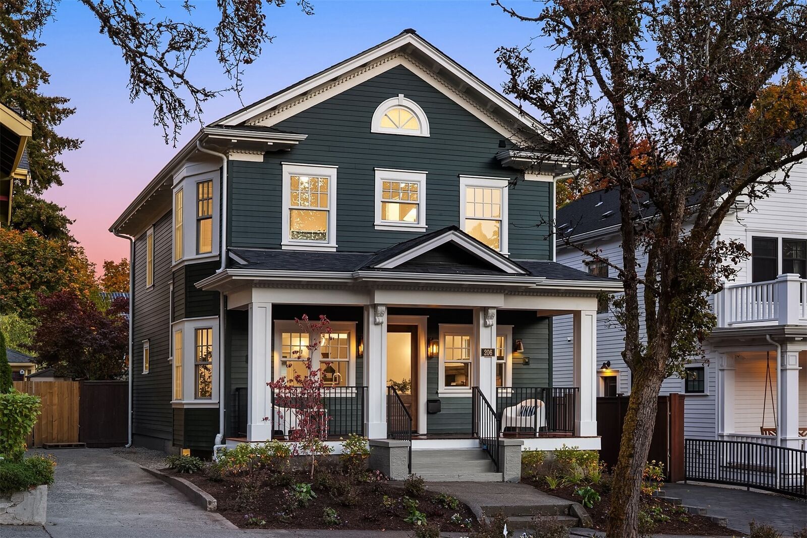 Property Photo: 206 32nd Avenue WA 98122