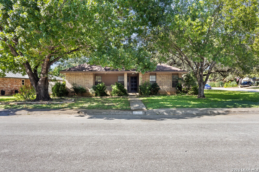 Property Photo: 13723 Hunters Hawk St TX 78230