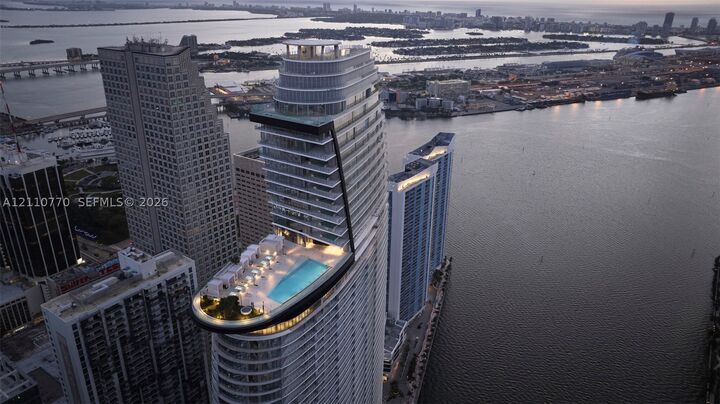 Property Photo: 300 Biscayne Boulevard Way 1705W FL 33131