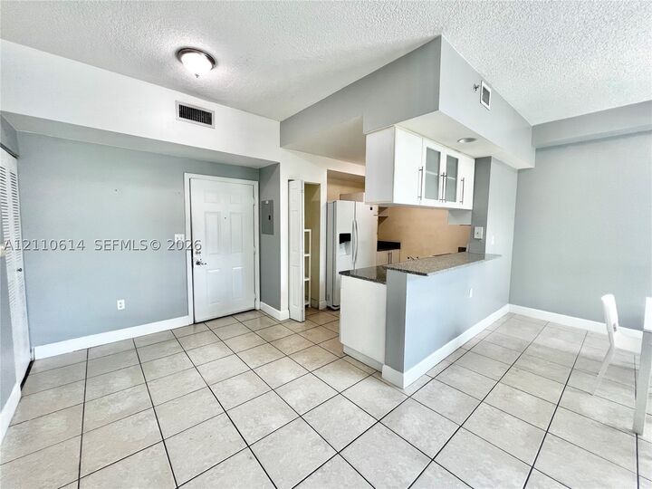 Property Photo: 275 NE 18th St 305 FL 33132