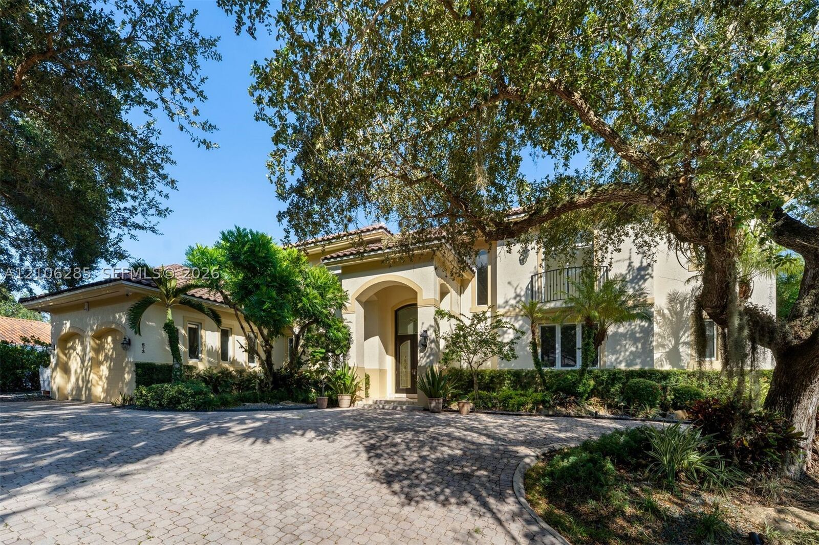 Property Photo: 673 Destacada Cir FL 33156