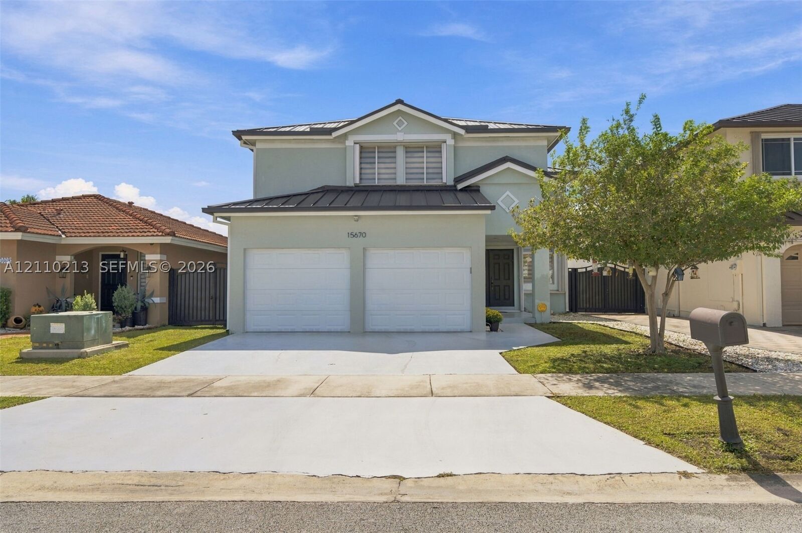 Property Photo: 15670 SW 58th Ter FL 33193