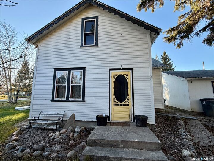 Property Photo:  302 3rd Street  SK S0M 1W0 