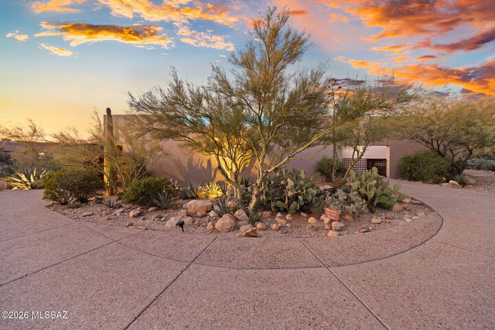 Property Photo:  2365 E Long Shadow Place  AZ 85718 