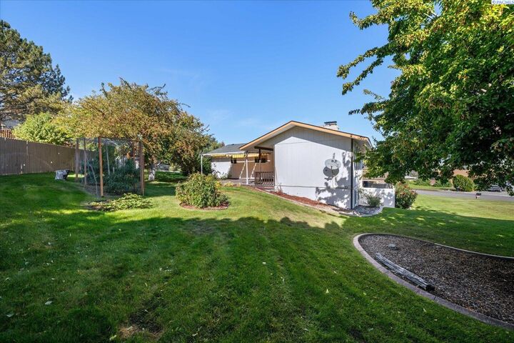 Property Photo: 4243 King Dr WA 99353