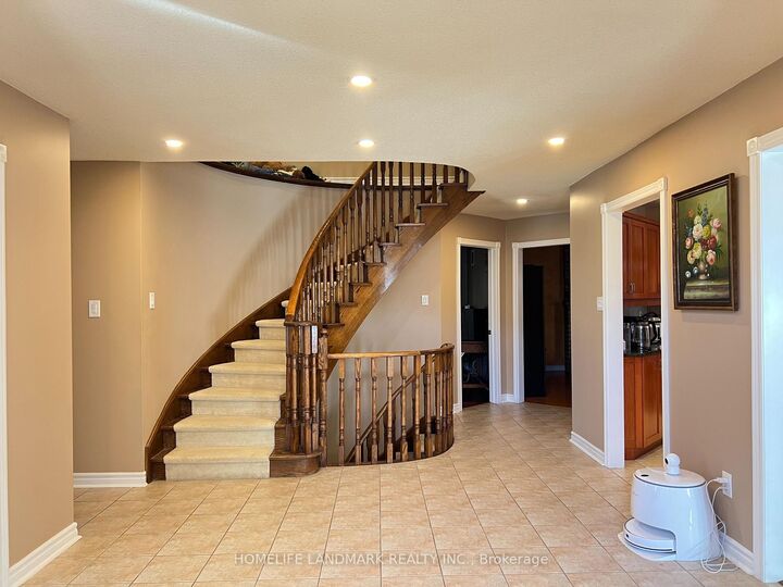 Property Photo:  35 Montclair Road N  ON L4B 2T9 