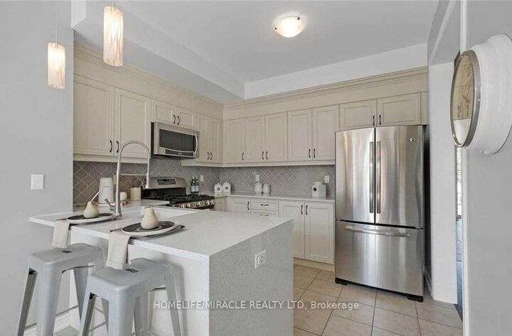 Property Photo:  32 McDonald Crescent  ON L1B 0E2 