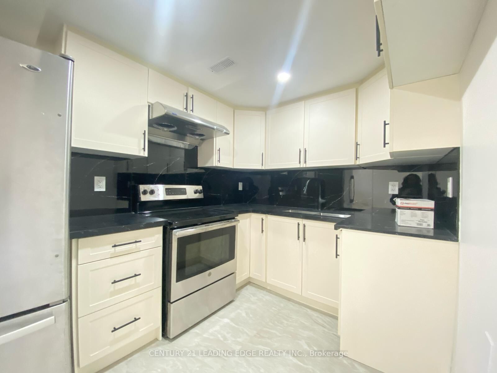 Property Photo:  66 Beech Avenue Lower  ON N3C 1X5 