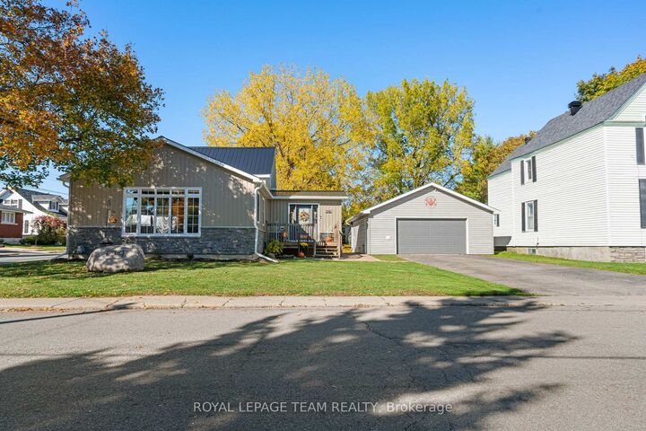 Property Photo:  516 Sophia Street  ON K0E 1T0 