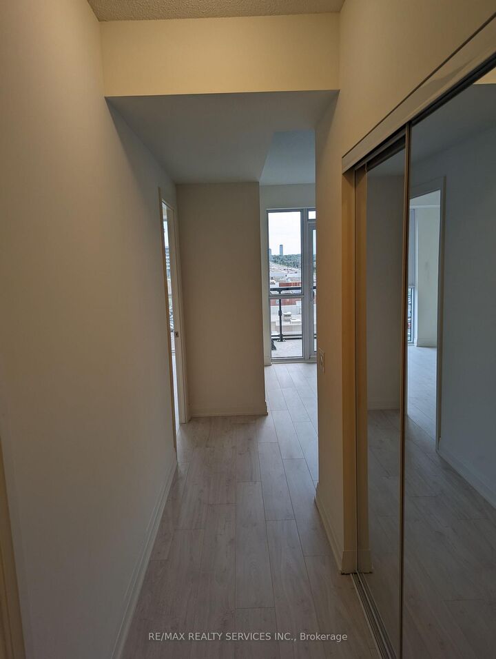 Property Photo:  509 Dundas Street W 516  ON L6M 5P4 