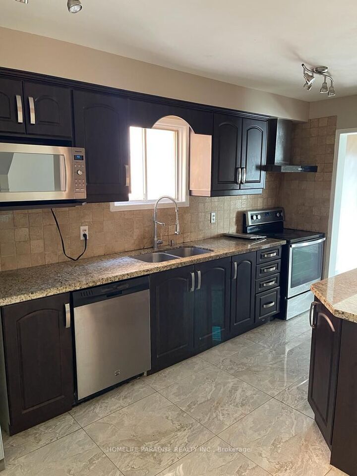 Property Photo:  3586 Indigo Crescent  ON L5N 7J2 