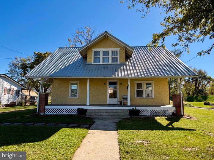 Property Photo:  203 Clements Street  WV 26836 