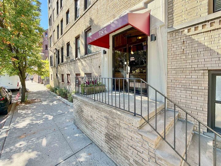 Property Photo:  787 Summit Ave 11  NJ 07307 