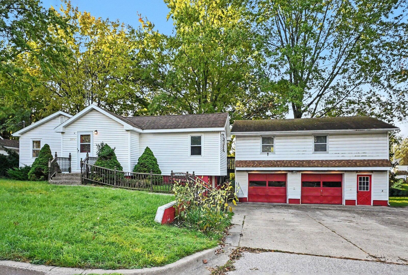 Property Photo:  2854 Oak Street  MI 49127 