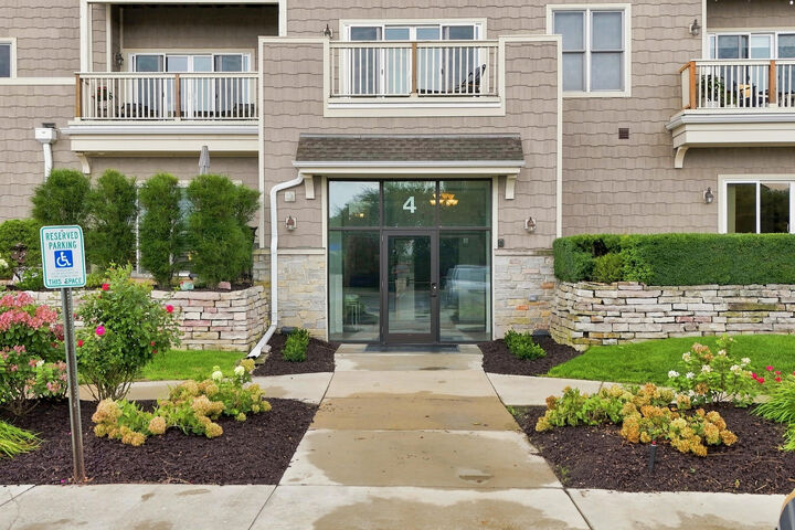 Property Photo:  4 Gaslight Dr  WI 53403 