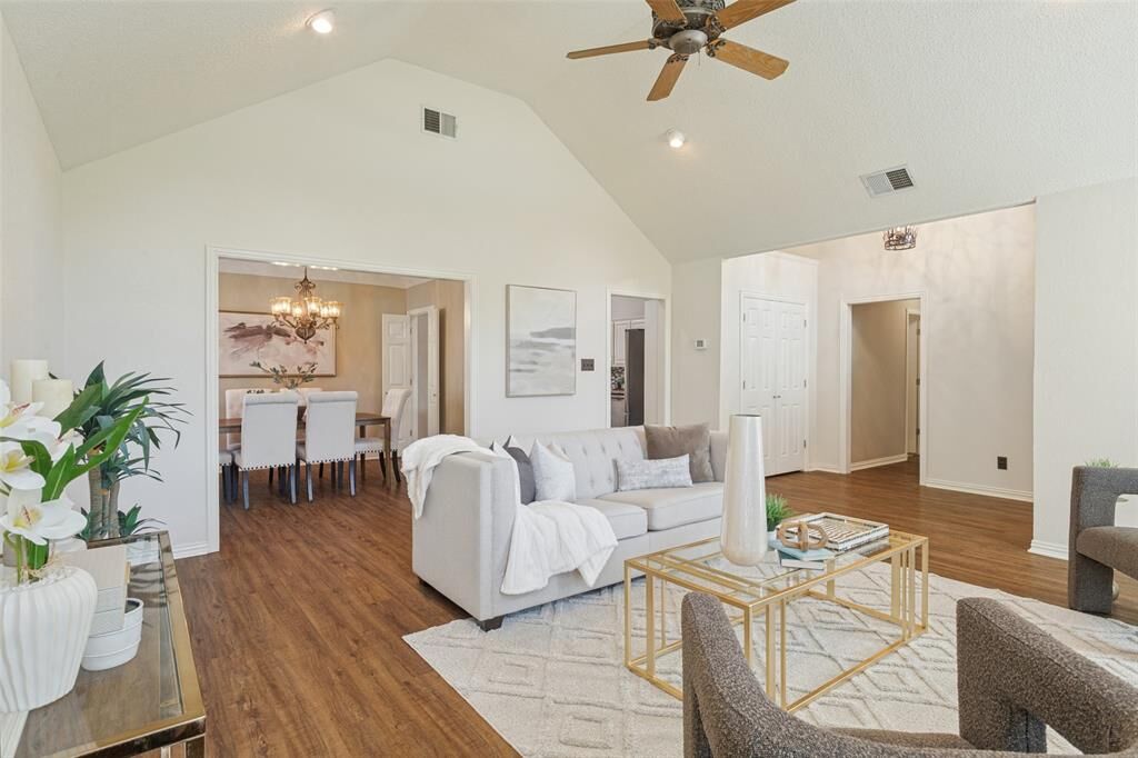 Property Photo:  913 Royal Oaks Drive  TX 75067 